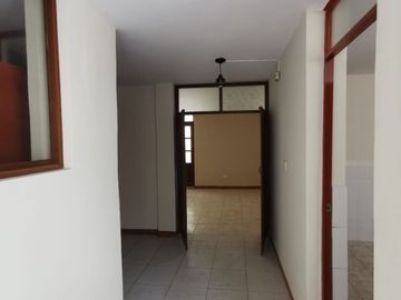 ¡OPORTUNIDAD ÚNICA! VENTA DE CASA EN ESQUINA EN ZONA COMERCIAL DE CHICLAY!