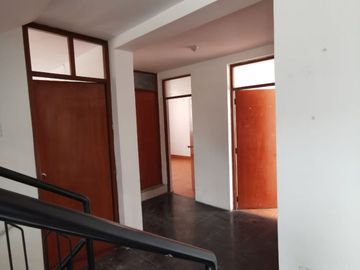 ¡OPORTUNIDAD ÚNICA! VENTA DE CASA EN ESQUINA EN ZONA COMERCIAL DE CHICLAY!