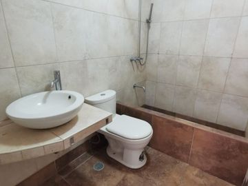¡OPORTUNIDAD ÚNICA! VENTA DE CASA EN ESQUINA EN ZONA COMERCIAL DE CHICLAY!