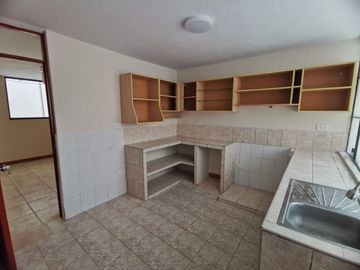 ¡OPORTUNIDAD ÚNICA! VENTA DE CASA EN ESQUINA EN ZONA COMERCIAL DE CHICLAY!