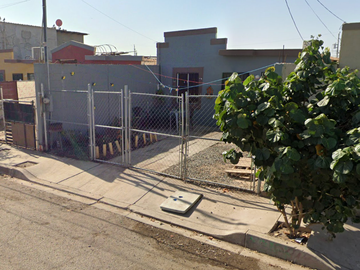 Casa en venta en Villa Lomas Altas, Mexicali, Baja California en calle de Av. Valbona # 220