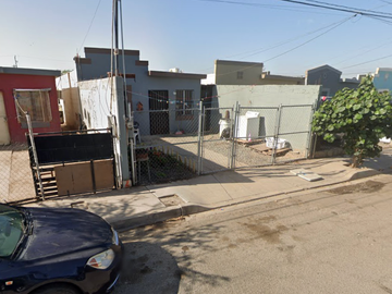 Casa en venta en Villa Lomas Altas, Mexicali, Baja California en calle de Av. Valbona # 220