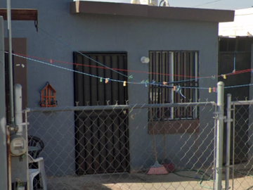 Casa en venta en Villa Lomas Altas, Mexicali, Baja California en calle de Av. Valbona # 220