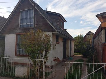 Venta de Casa de 2 Pisos en Maipú – Tranquilidad y Conectividad en un Solo Lugar