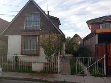 Venta de Casa de 2 Pisos en Maipú – Tranquilidad y Conectividad en un Solo Lugar