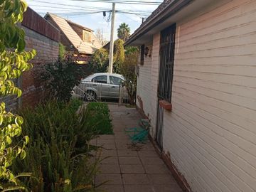 Venta de Casa de 2 Pisos en Maipú – Tranquilidad y Conectividad en un Solo Lugar