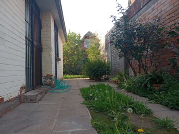 Venta de Casa de 2 Pisos en Maipú – Tranquilidad y Conectividad en un Solo Lugar