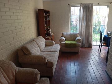Venta de Casa de 2 Pisos en Maipú – Tranquilidad y Conectividad en un Solo Lugar