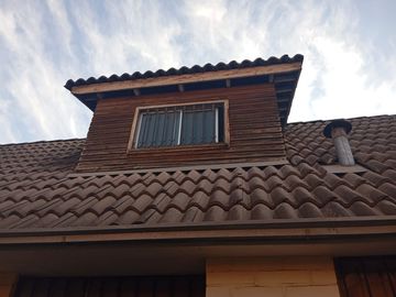Venta de Casa de 2 Pisos en Maipú – Tranquilidad y Conectividad en un Solo Lugar