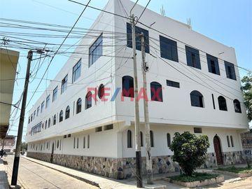 Casa De 3 Pisos En Urb. Vista Alegre Con 12 Departamentos. En Venta