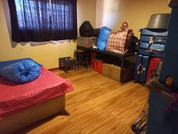 Nogales, en venta parcela plana de 5000 mts con casa sólida y urbanización completa.