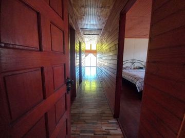 Nogales, en venta parcela plana de 5000 mts con casa sólida y urbanización completa.
