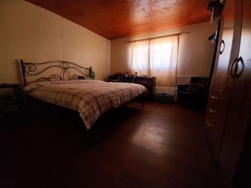Nogales, en venta parcela plana de 5000 mts con casa sólida y urbanización completa.
