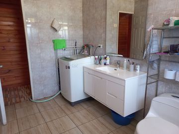 Nogales, en venta parcela plana de 5000 mts con casa sólida y urbanización completa.