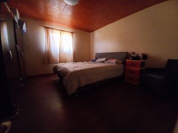 Nogales, en venta parcela plana de 5000 mts con casa sólida y urbanización completa.