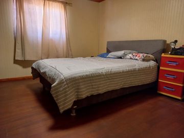 Nogales, en venta parcela plana de 5000 mts con casa sólida y urbanización completa.
