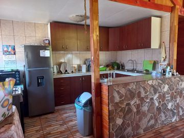 Nogales, en venta parcela plana de 5000 mts con casa sólida y urbanización completa.