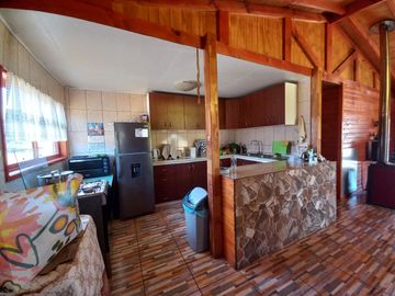 Nogales, en venta parcela plana de 5000 mts con casa sólida y urbanización completa.