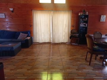 Nogales, en venta parcela plana de 5000 mts con casa sólida y urbanización completa.