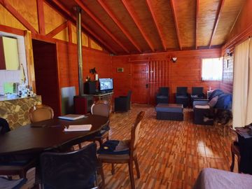 Nogales, en venta parcela plana de 5000 mts con casa sólida y urbanización completa.