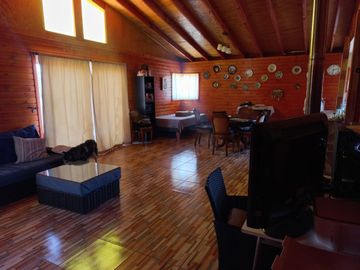 Nogales, en venta parcela plana de 5000 mts con casa sólida y urbanización completa.