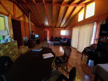 Nogales, en venta parcela plana de 5000 mts con casa sólida y urbanización completa.