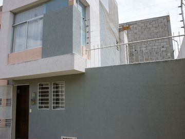 Casa - Venta - Mitad del Mundo - Conjunto - Norte - Quito