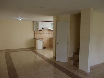 Casa - Venta - Mitad del Mundo - Conjunto - Norte - Quito