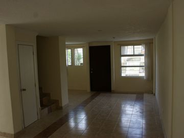 Casa - Venta - Mitad del Mundo - Conjunto - Norte - Quito