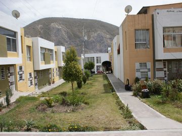 Casa - Venta - Mitad del Mundo - Conjunto - Norte - Quito
