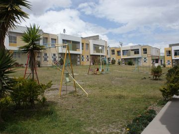 Casa - Venta - Mitad del Mundo - Conjunto - Norte - Quito