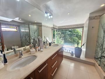 BROKER PASO HONDO REMODELADA 4D-5B-10 ESTAC- PISCINA