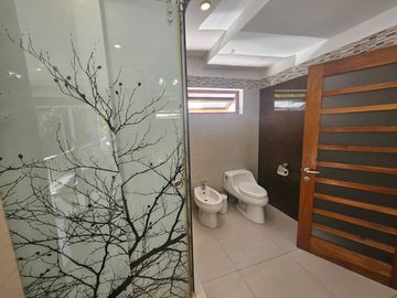 BROKER PASO HONDO REMODELADA 4D-5B-10 ESTAC- PISCINA