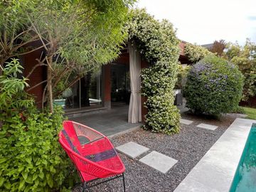 CASA CON PISCINA EN EXCLUSIVO CONDOMINIO LAS PIRCAS