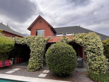CASA CON PISCINA EN EXCLUSIVO CONDOMINIO LAS PIRCAS