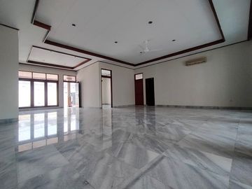 For Sale Houses Ready To Be Occupied Strategic Location in Cipete Utara, Kebayoran Baru, South Jakarta
