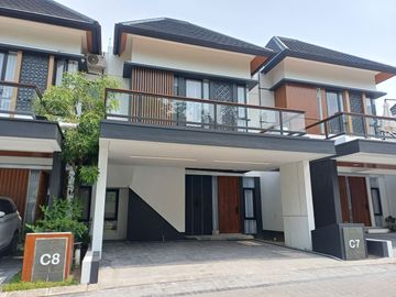 Rumah Mewah 2 Lantai Kolam Renang Maguwo Dekat Kampus UPN YKPN Pakuwon Mall