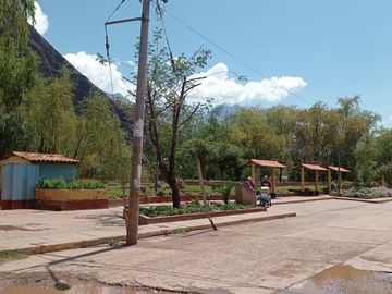 🏡 Oportunidad Única: VENTA CASA de 2 Pisos y con azotea techada en Huayllabamba-Urubamba 2 Cuadras de la Plaza de Armas 🏡