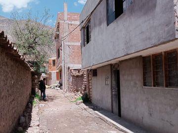 🏡 Oportunidad Única: VENTA CASA de 2 Pisos y con azotea techada en Huayllabamba-Urubamba 2 Cuadras de la Plaza de Armas 🏡