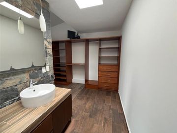 HERMOSA RESIDENCIA EN CONDADO DE SAYAVEDRA