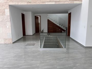 HERMOSA RESIDENCIA EN CONDADO DE SAYAVEDRA