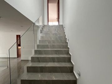 HERMOSA RESIDENCIA EN CONDADO DE SAYAVEDRA