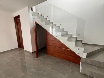 HERMOSA RESIDENCIA EN CONDADO DE SAYAVEDRA