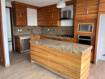 HERMOSA RESIDENCIA EN CONDADO DE SAYAVEDRA