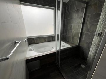 HERMOSA RESIDENCIA EN CONDADO DE SAYAVEDRA
