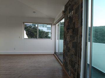 HERMOSA RESIDENCIA EN CONDADO DE SAYAVEDRA