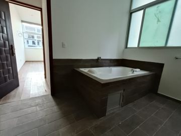 HERMOSA RESIDENCIA EN CONDADO DE SAYAVEDRA
