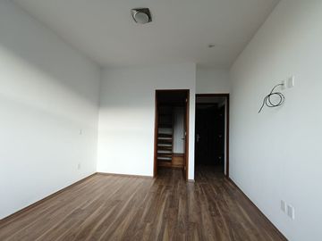 HERMOSA RESIDENCIA EN CONDADO DE SAYAVEDRA