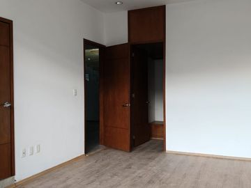 HERMOSA RESIDENCIA EN CONDADO DE SAYAVEDRA