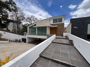 HERMOSA RESIDENCIA EN CONDADO DE SAYAVEDRA